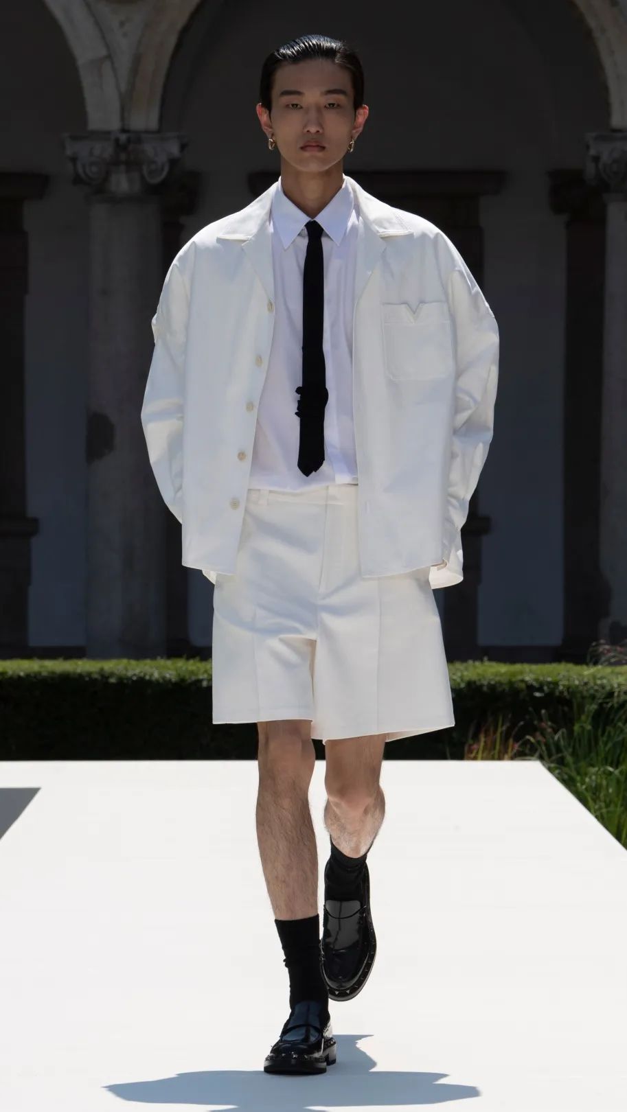 valentino2024春夏男装秀,valentino2022秋冬男装时装秀