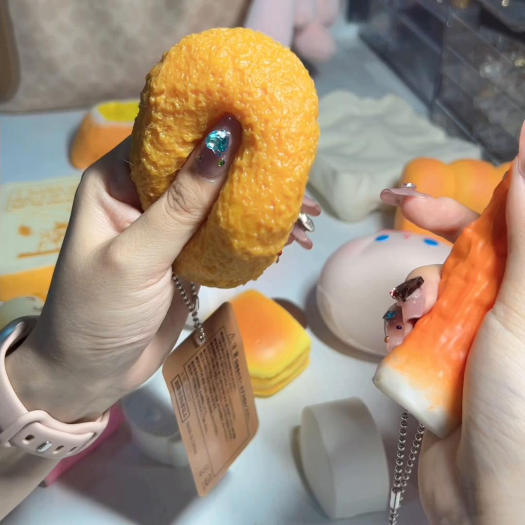 都是现在这个平台的zbj买的具体来源都标左上角咯#捏捏乐