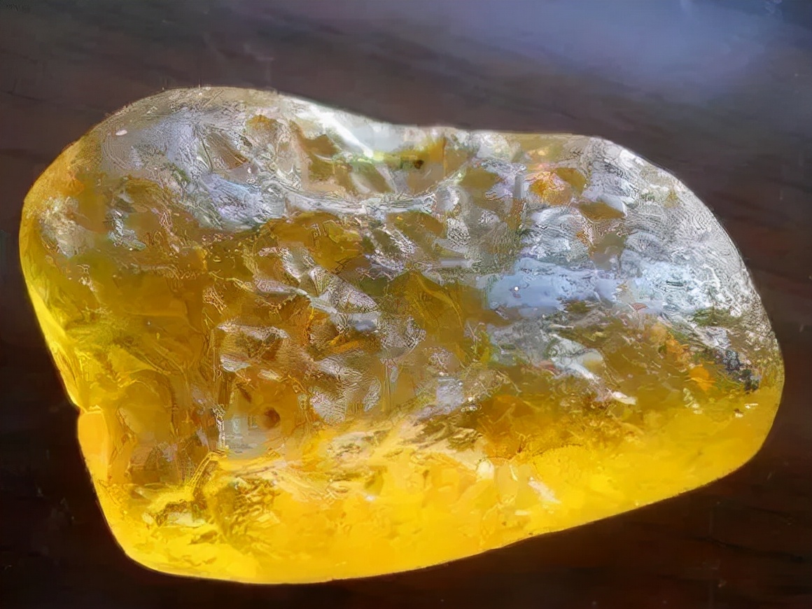 琥珀原皮造假,真假琥珀原石的鉴别最简单