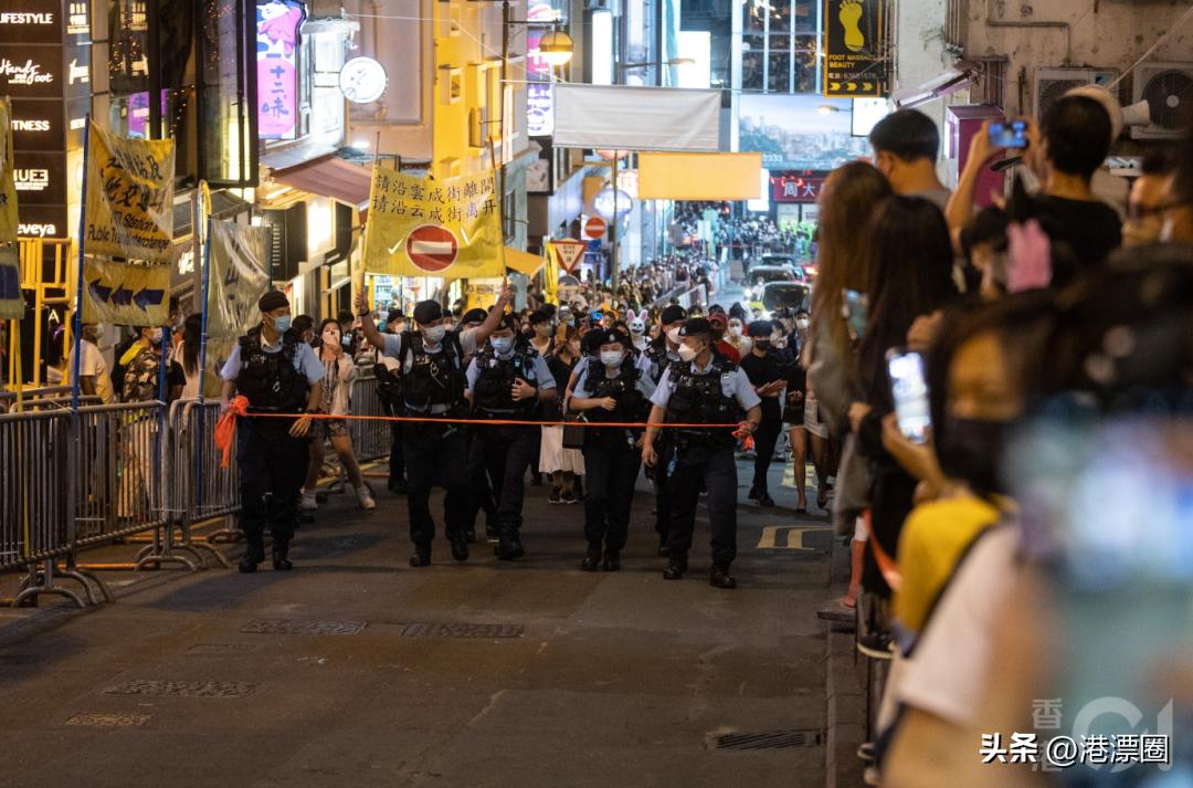 最近港人挤爆的这个地方，是香港八卦第一产地