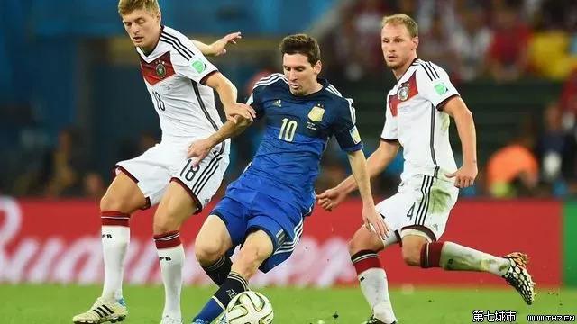 看足球的有多少看得懂,看足球的人一定踢足球吗