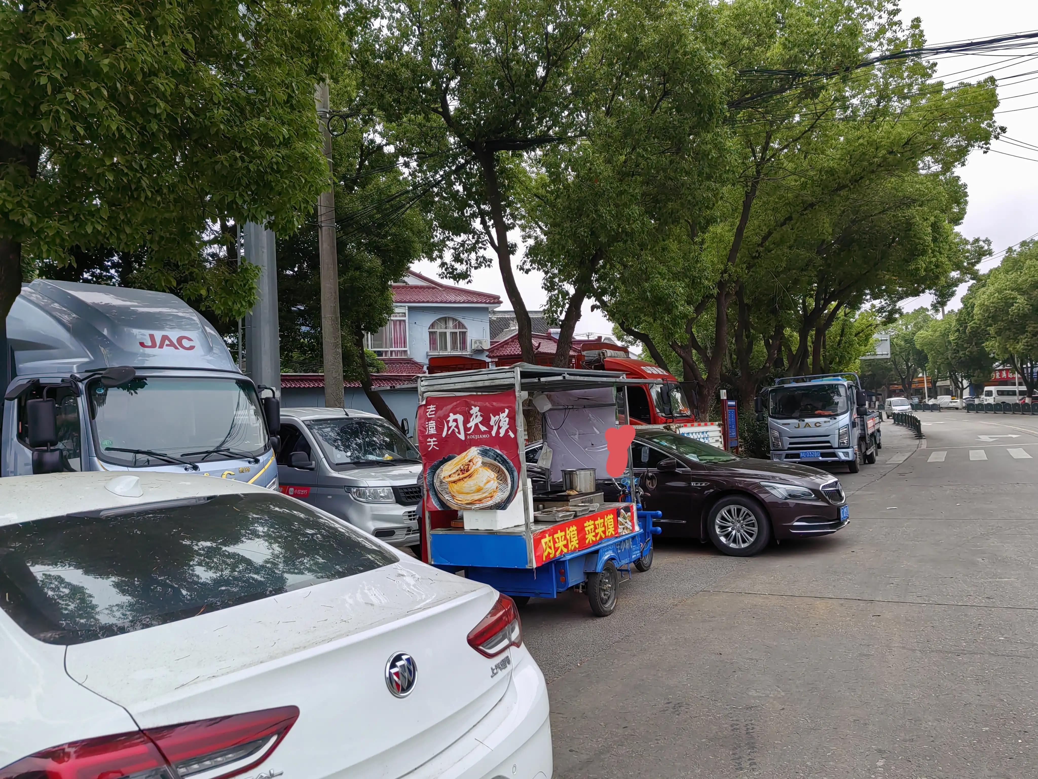 适合零基础学的摆摊小吃,奔四的年纪摆摊丢人吗