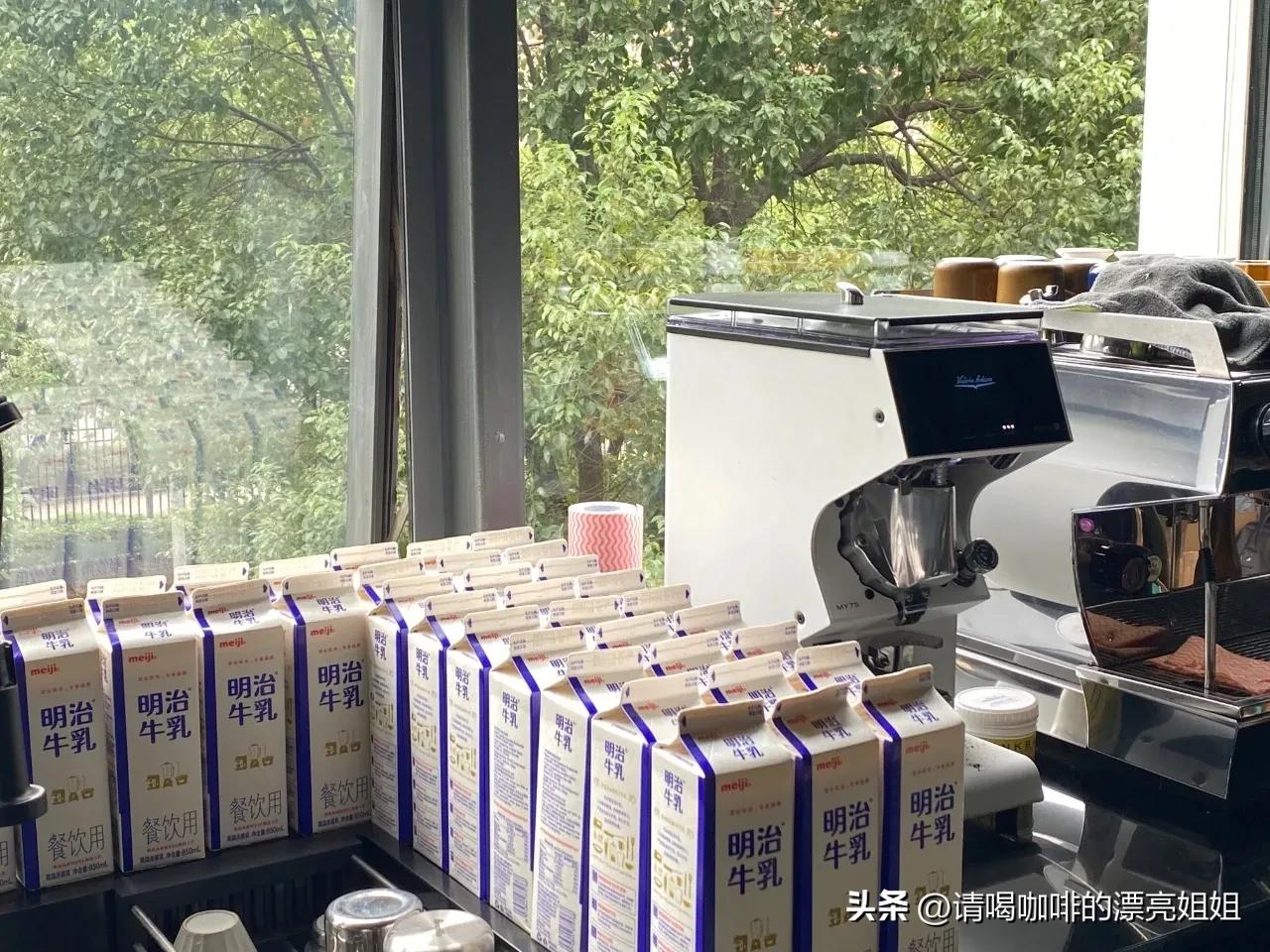 咖啡店常用的拿铁牛奶 (咖啡店用什么牛奶比较好)