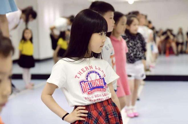 大部分模特一个月的真实收入揭秘,国外模特一个月能挣多少钱