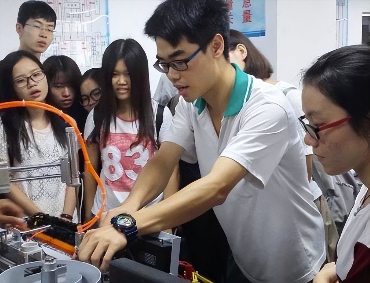 学习不好上民办三本还是公办大专,民办三本本科和公办专科哪个好