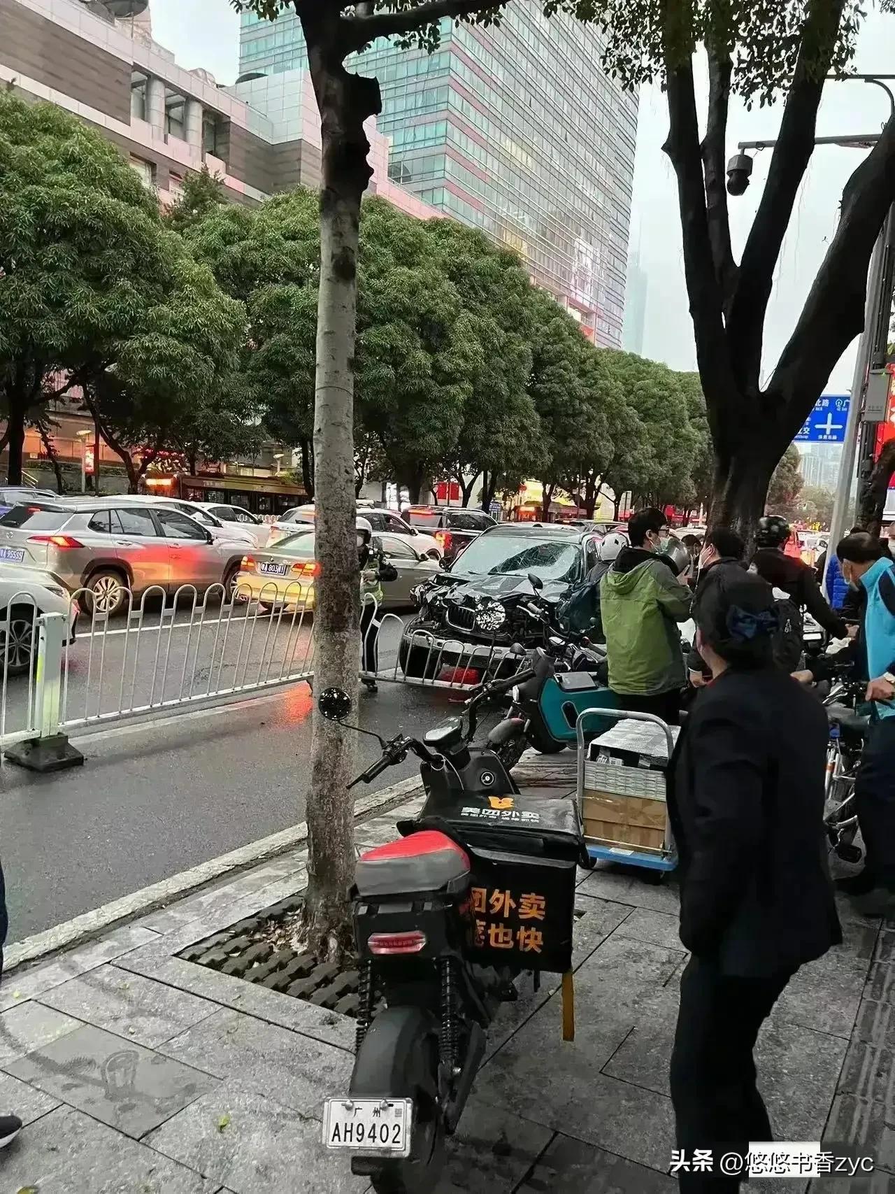 广州宝马冲撞人群五死13伤,广州宝马撞人群致5死13伤目击者