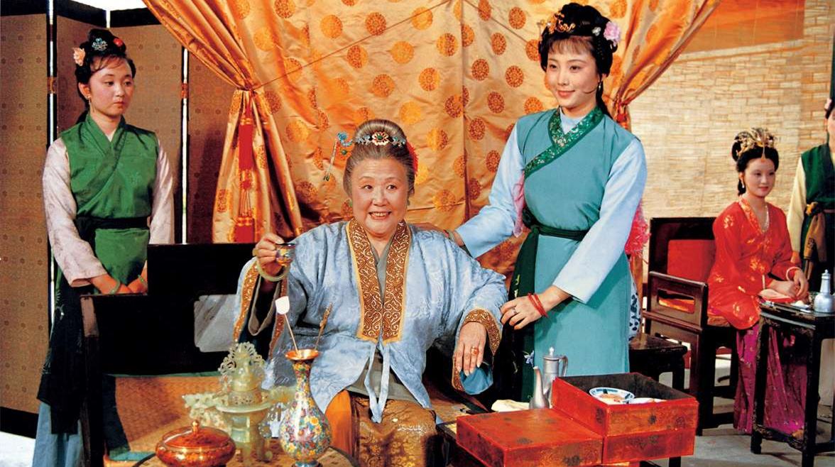 女性生殖期挺短的，为何还要经历更年期？或是为了帮助人类进化