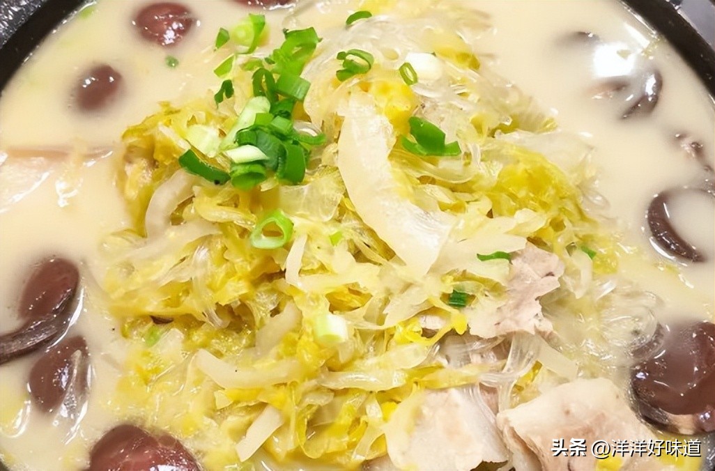 贵州大哥吃食物,大哥农村吃席视频