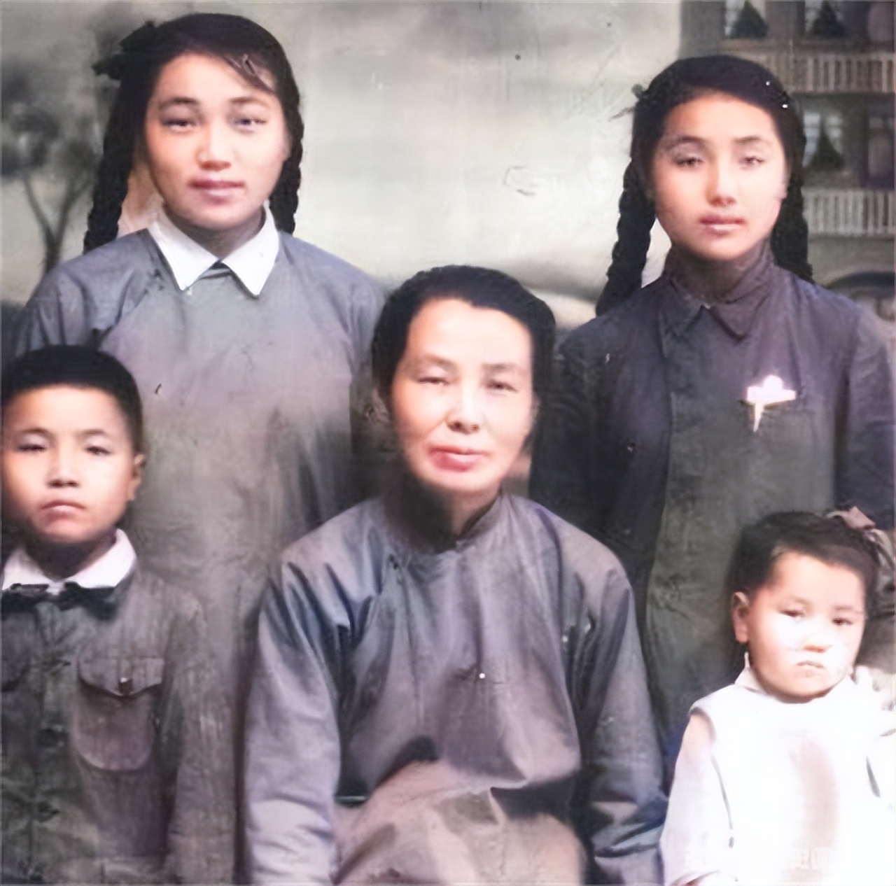 她是陈独秀最宠爱的孩子，不听劝告遭骗婚，晚年还被儿子卷走财产