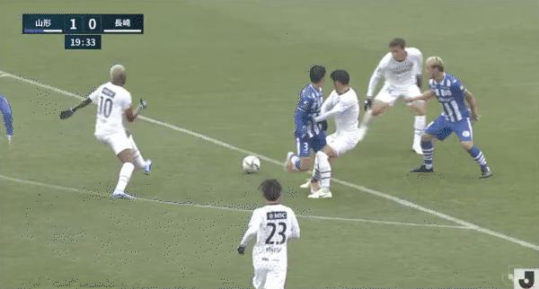 J2再现大误判!山形打入两粒越位球,这就是日本裁判的人情世故?