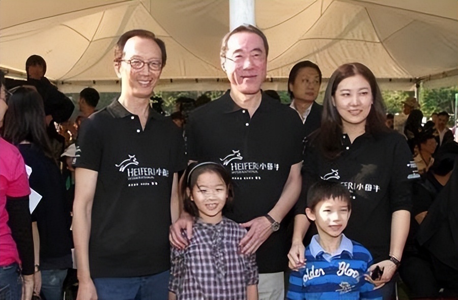 跳水皇后伏明霞嫁给了谁,跳水女皇伏明霞吴敏霞