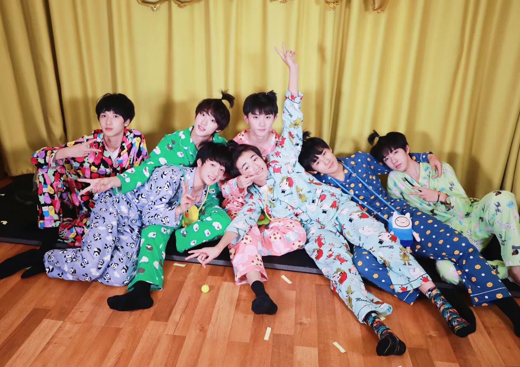 郭敬明和时代少年团合照,时代少年团全员可爱照片合照