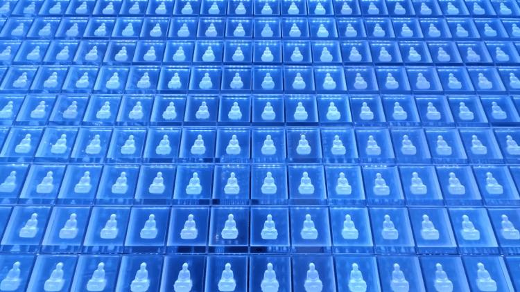 80后女孩记录世界奇葩葬礼，吸粉200万