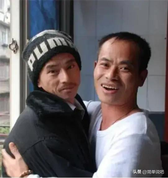 47岁犀利哥现状,当年风靡一时的犀利哥相片