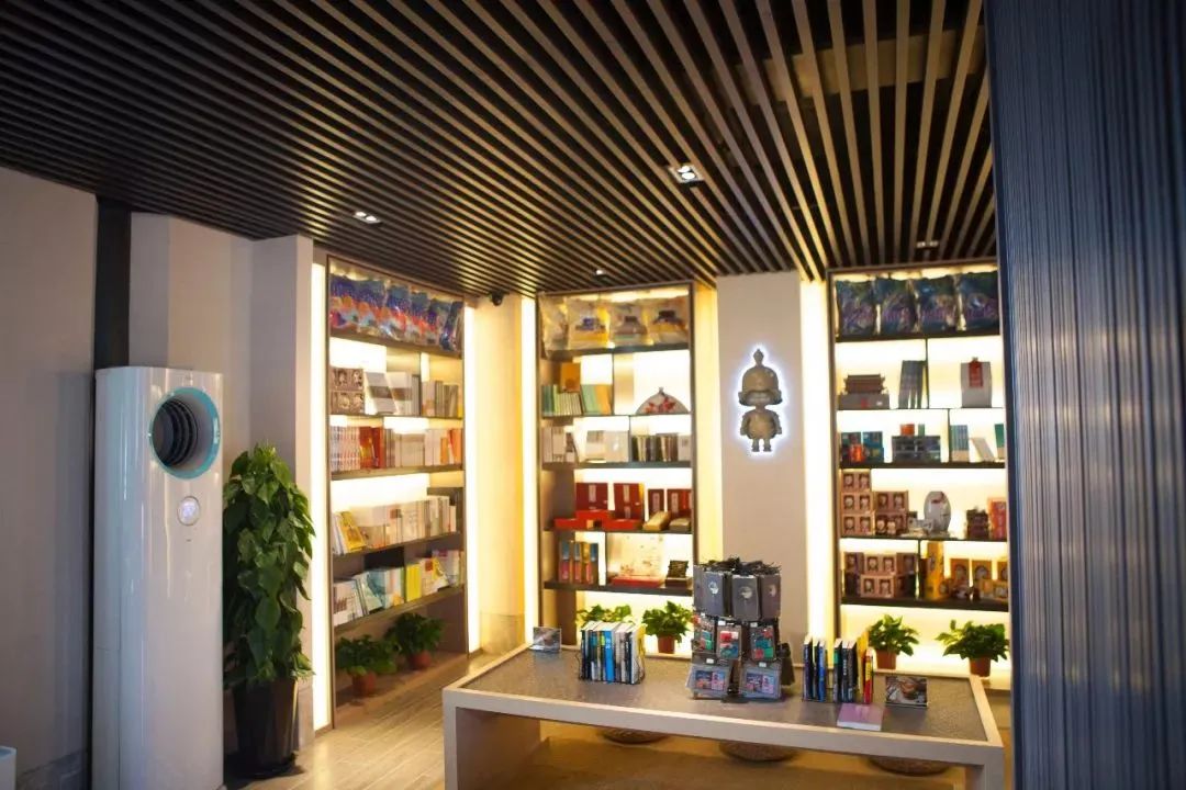 世界读书日与书结伴,世界读书日徜徉书境沐浴灵魂