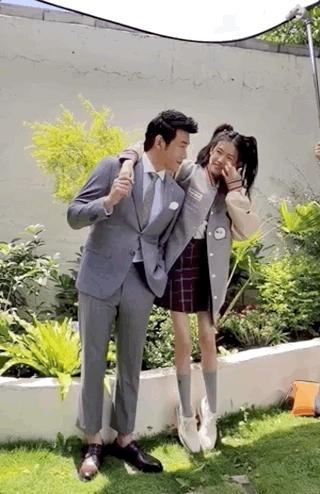 陆毅女儿贝儿鲍蕾,贝儿陆毅鲍蕾腿长