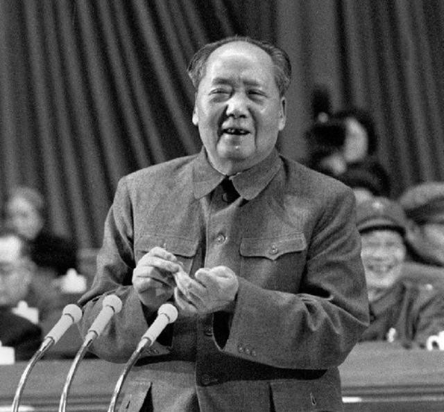 毛主席水晶棺：历时10个月完成，纯度99.9999%，3个工厂合力完成