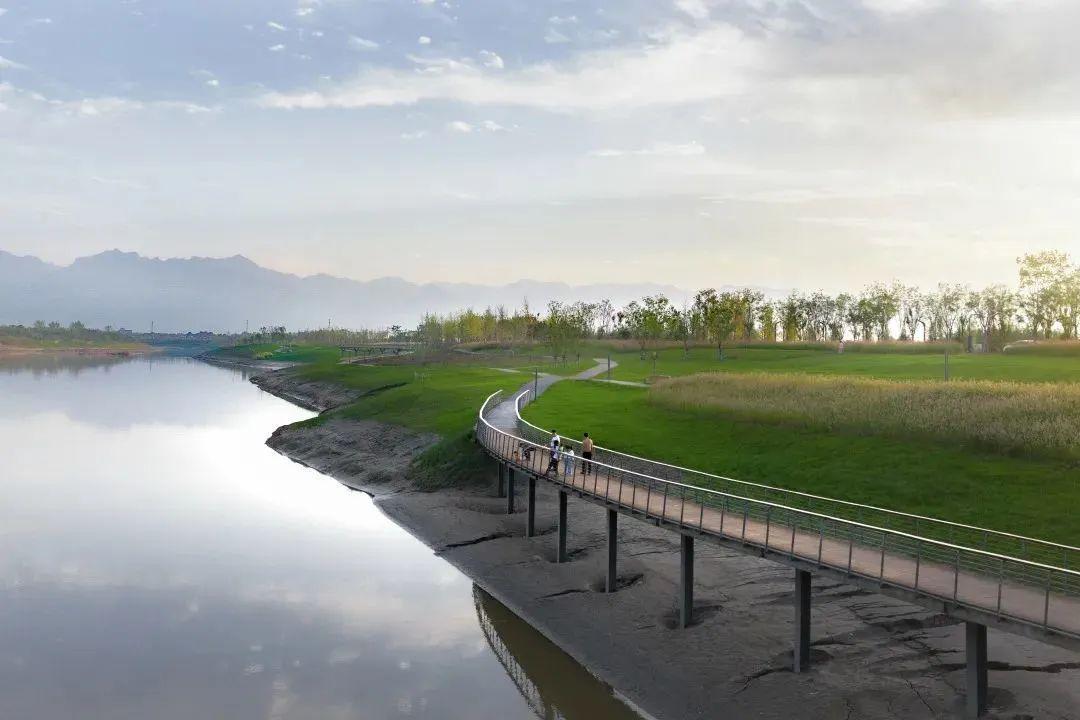 骑行打卡景点,湿地骑行观风景