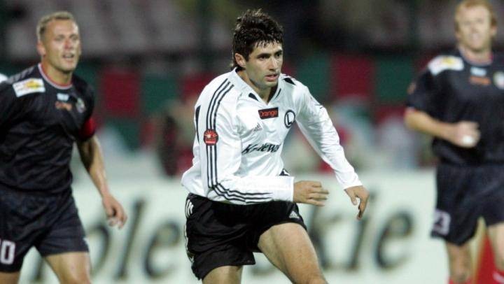 两位锋霸的故事，一个还在场上驰骋，一个坐在了教练席