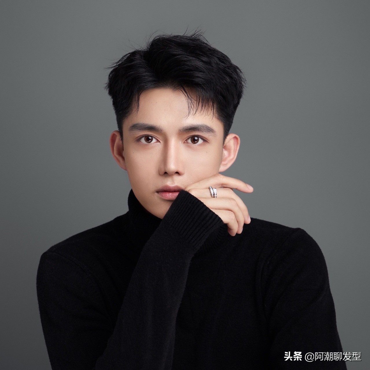 2022年过年最流行的发型男,2022年30岁男生发型成熟干净帅气