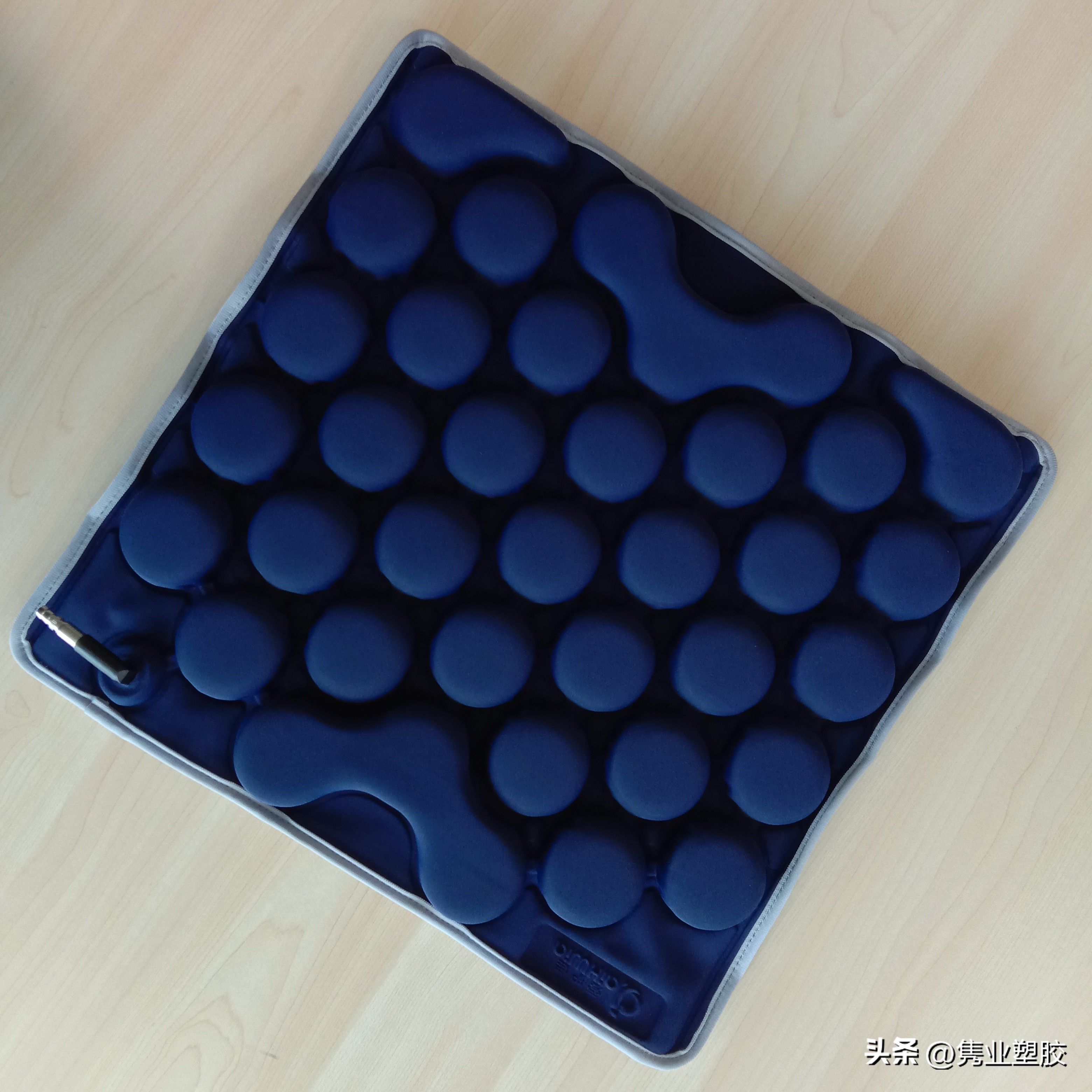 气囊减压坐垫：减少坐骨部位的压力，缓解腰酸背痛！