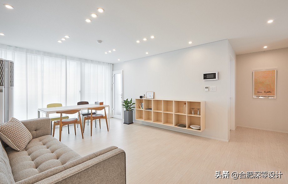 韩国夫妻坚持断舍离，客厅不要电视机设格子柜，124㎡更加清爽