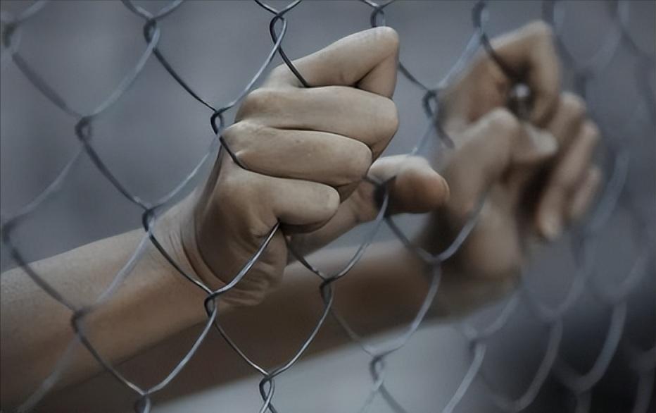 17岁少女被邻居囚禁,湖南少女被囚禁被谁发现的