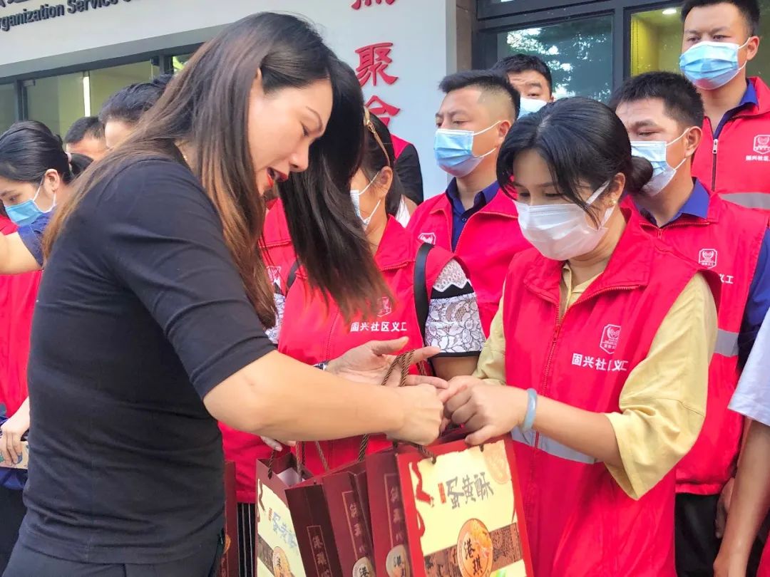深圳红马甲公益,深圳红马甲正能量