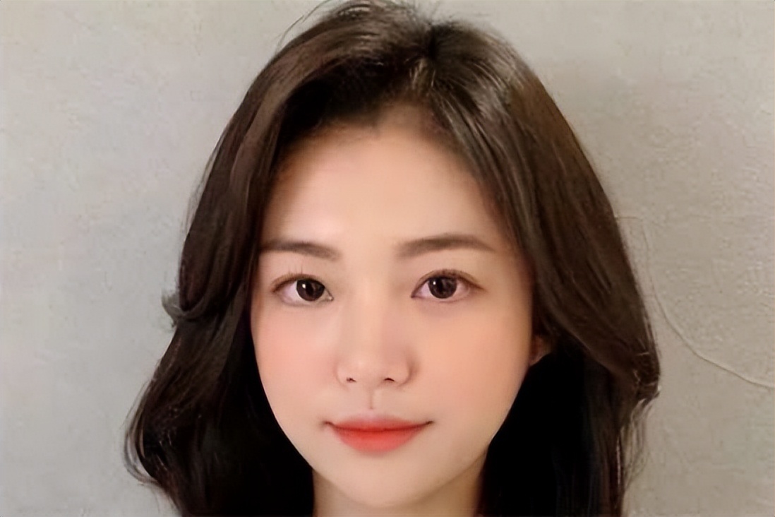 怎么让刘海不贴头不用工具,怎么让刘海不贴额头不用吹风机