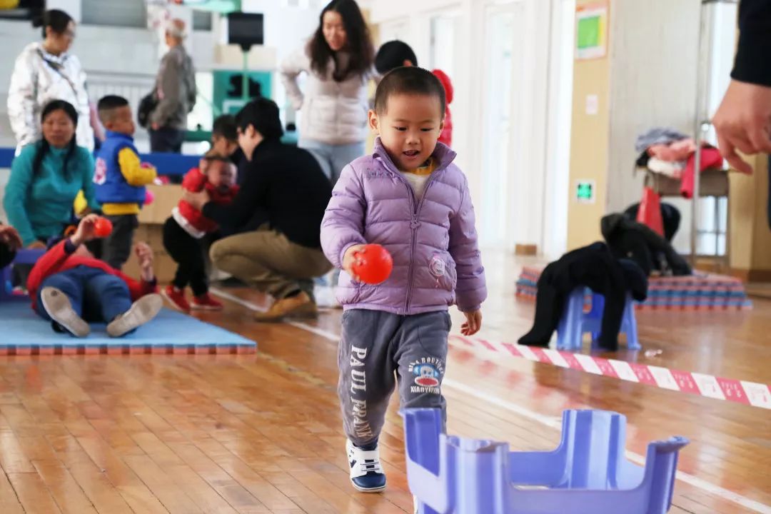 3岁小孩情绪暴躁学习力差,3岁反应迟钝的孩子怎么引导