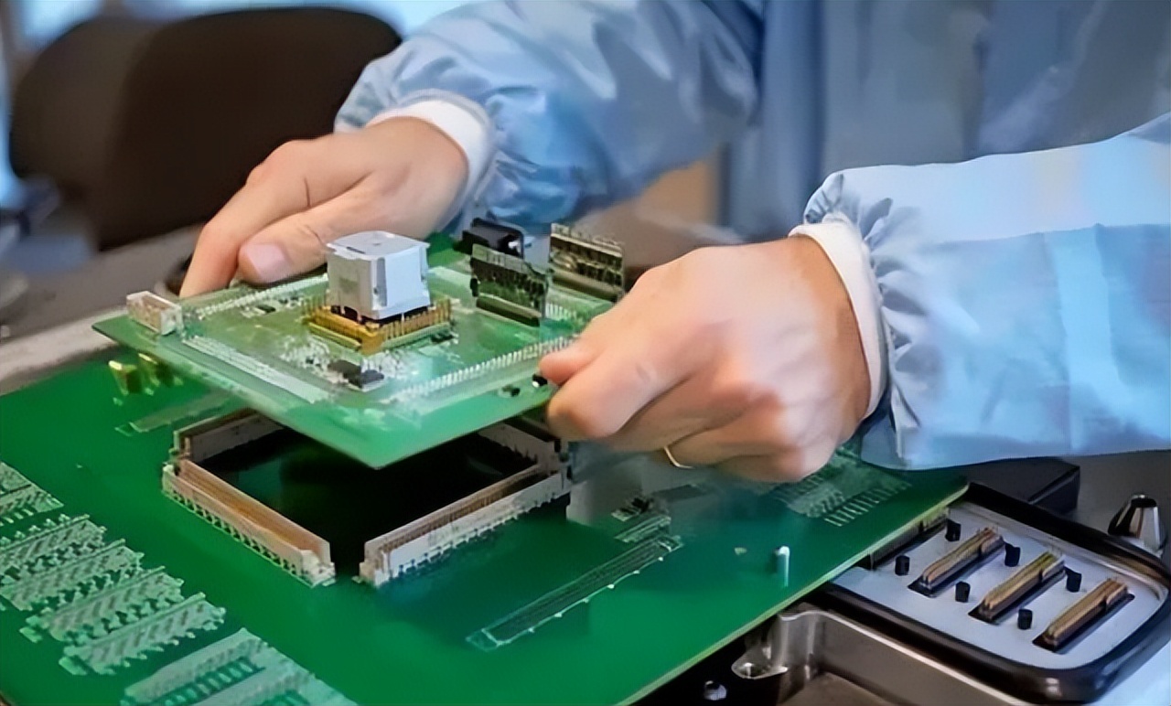 学什么职业吃香月入1万,大学生毕业从事什么行业比较赚钱