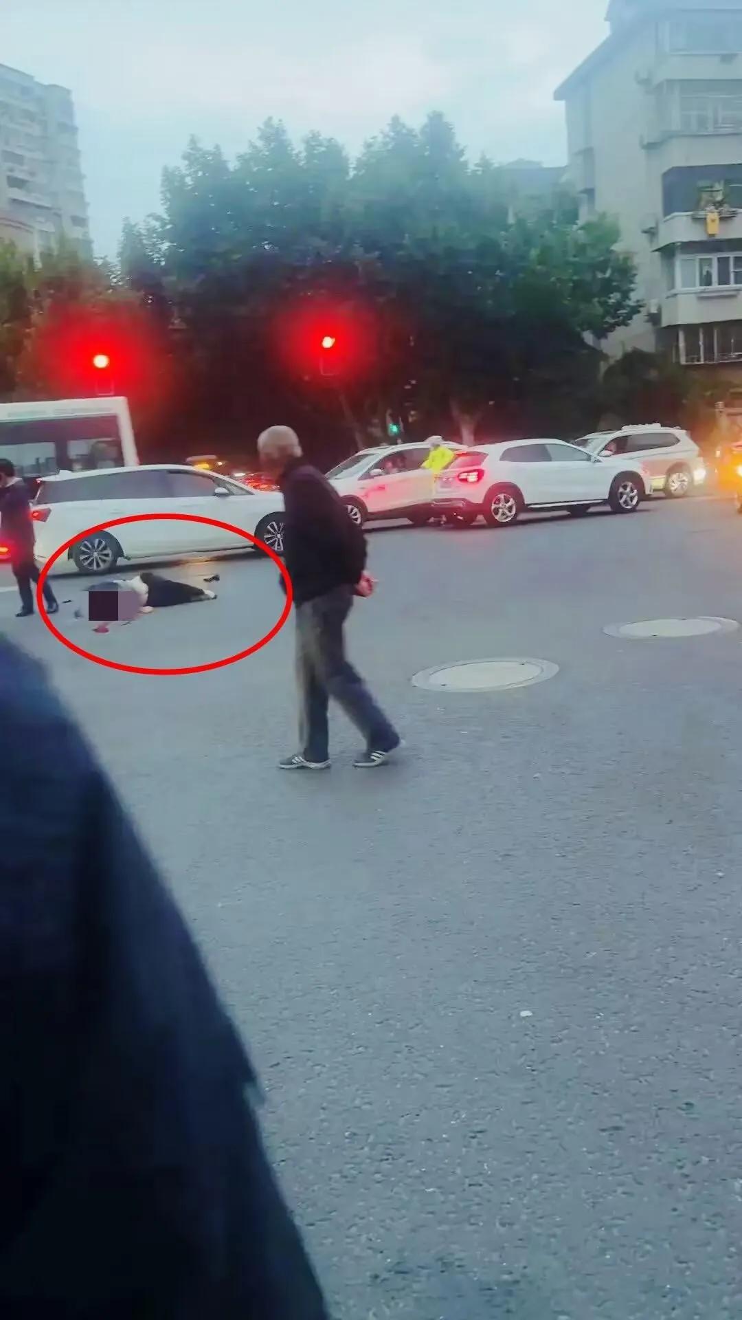 上海特斯拉汽车失控1死5伤,上海特斯拉车祸最新事故