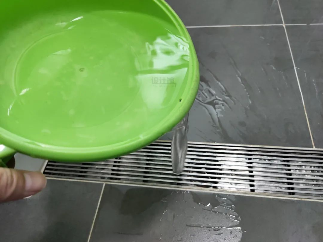 卫生间有臭味怎么解决最有效,怎么解决卫生间地面有臭味的问题