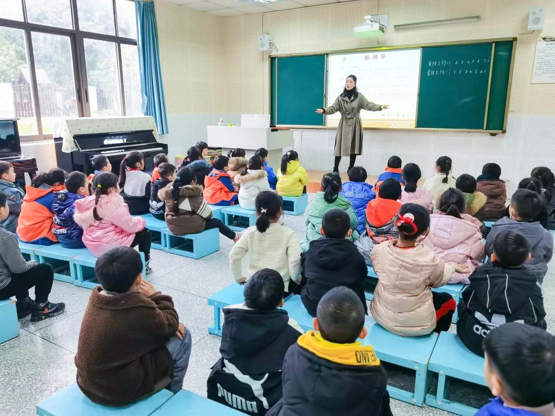 成都市双流区育英小学附近托管班,金桥中心小学被谁托管