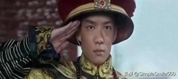 露裤衩引尼姑注意，猪脑导演画风独特！