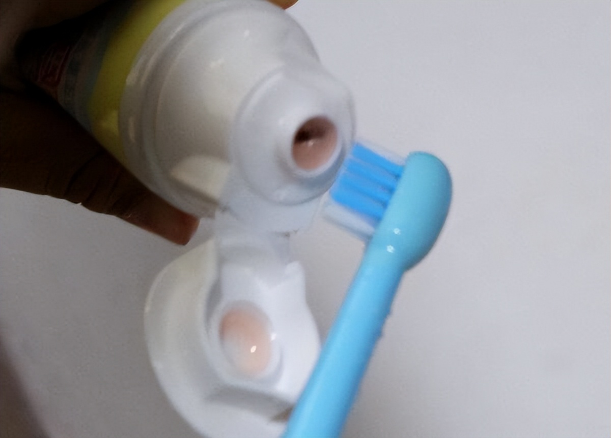 儿童刷牙必须用儿童牙刷吗,孩子用电动牙刷好还是手动刷牙好