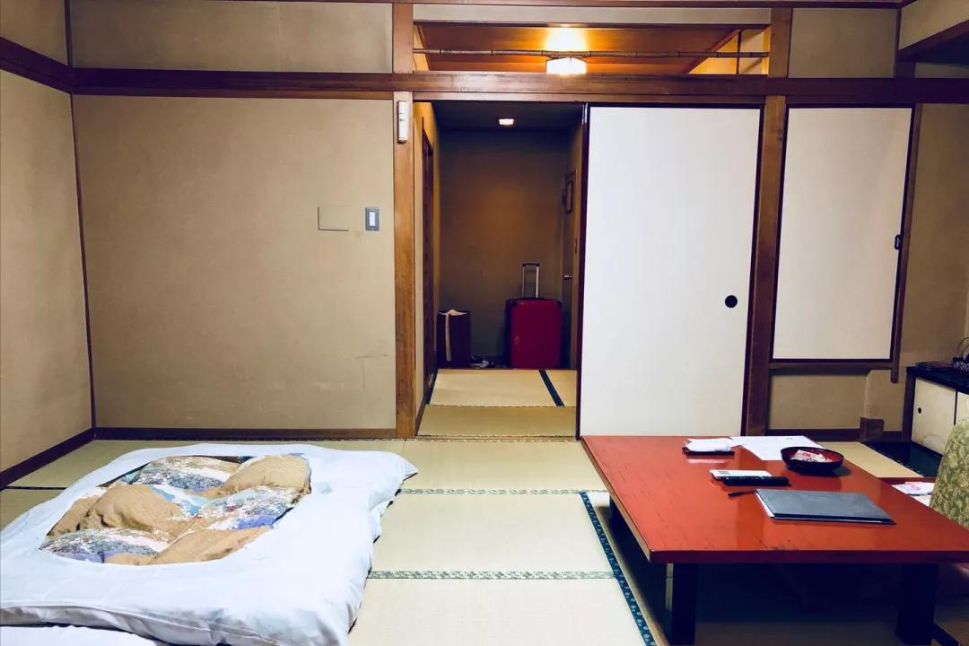 日本一个女生自己去旅游,女生日本独自旅行