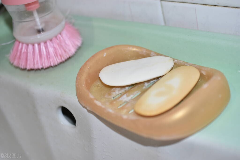 如果手被502胶水粘住了怎么办,如果手被502胶水粘住了如何弄下来