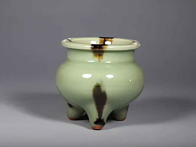 一抹飞青，如灵鱼跃渊