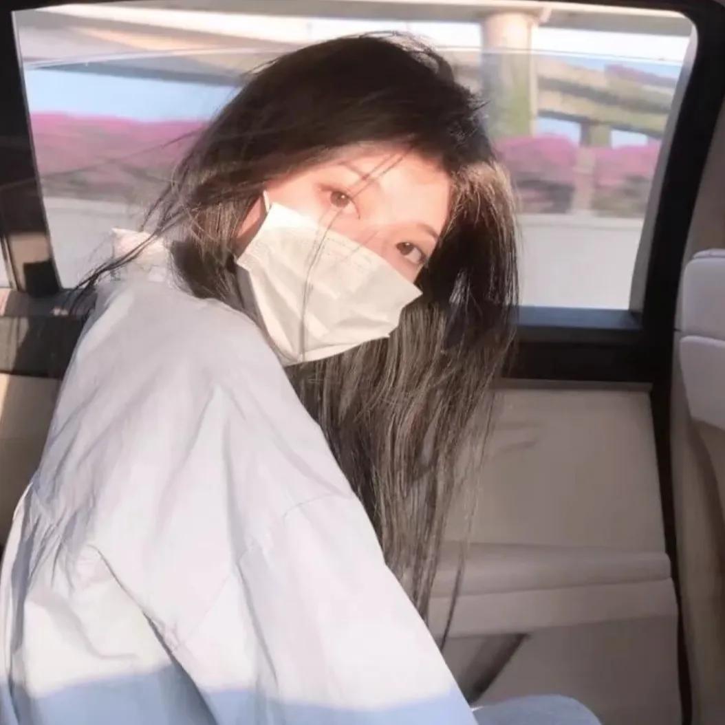 女头高级感真人戴口罩,口罩鲜花女头