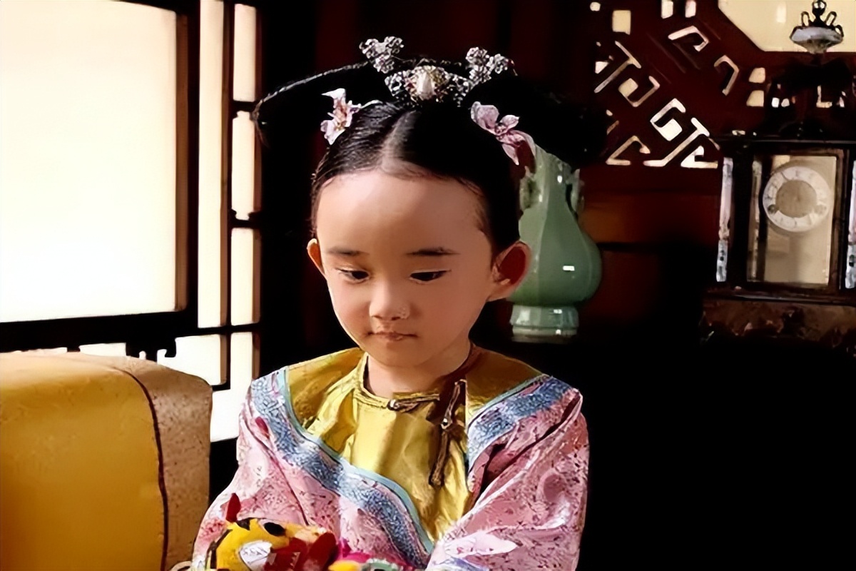 胧月大魔王解读,小时候胧月认甄嬛为额娘的时候