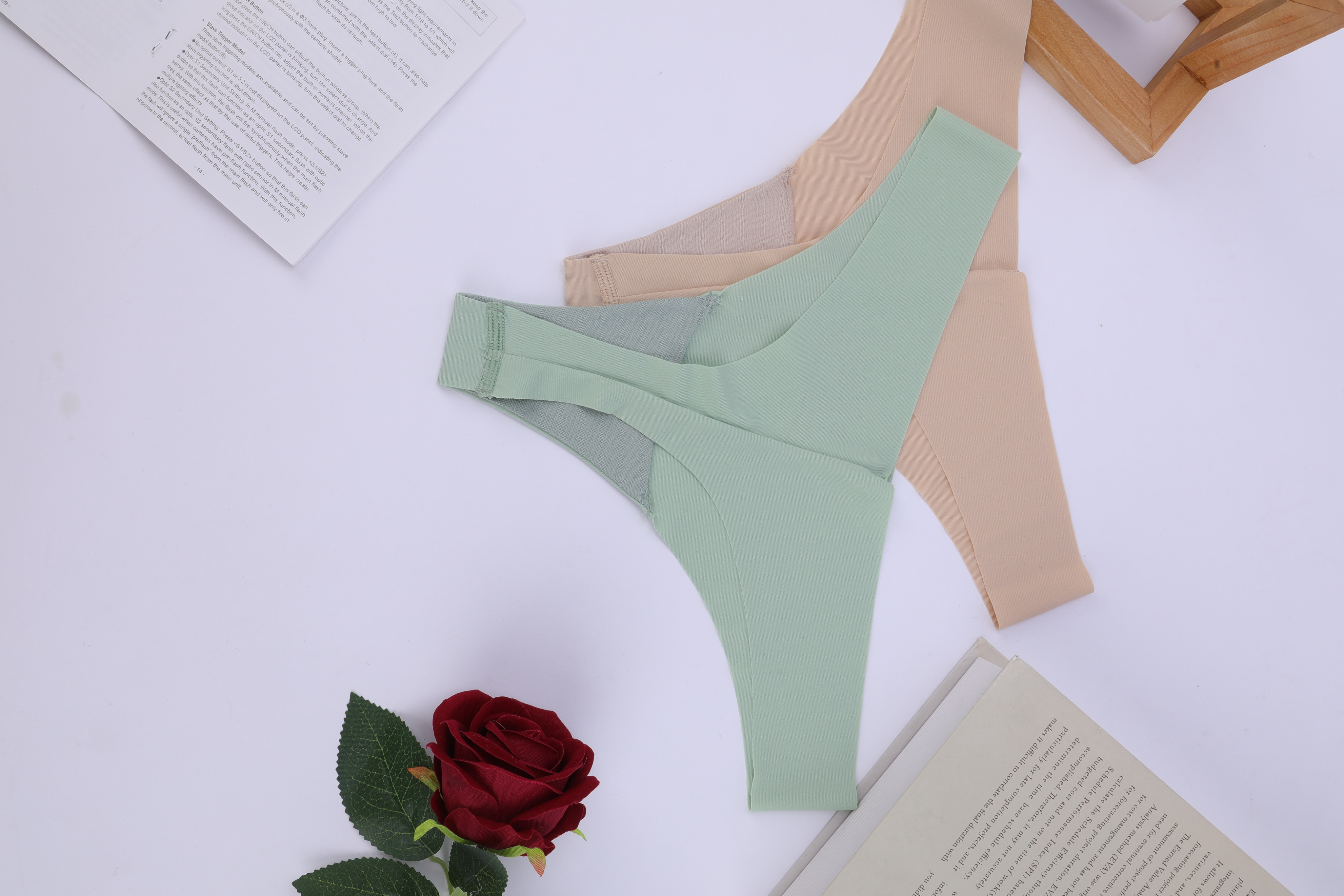 imbella：女人为什么喜欢穿无痕*裤内**？有这3点原因