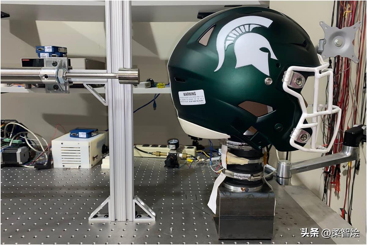 颈戴式“绷带”传感器可以更好地检测脑震荡损伤