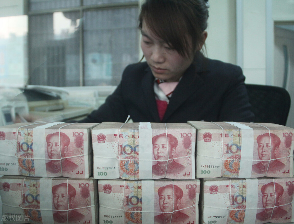 银行基层员工月薪,银行员工工资没达到最低标准