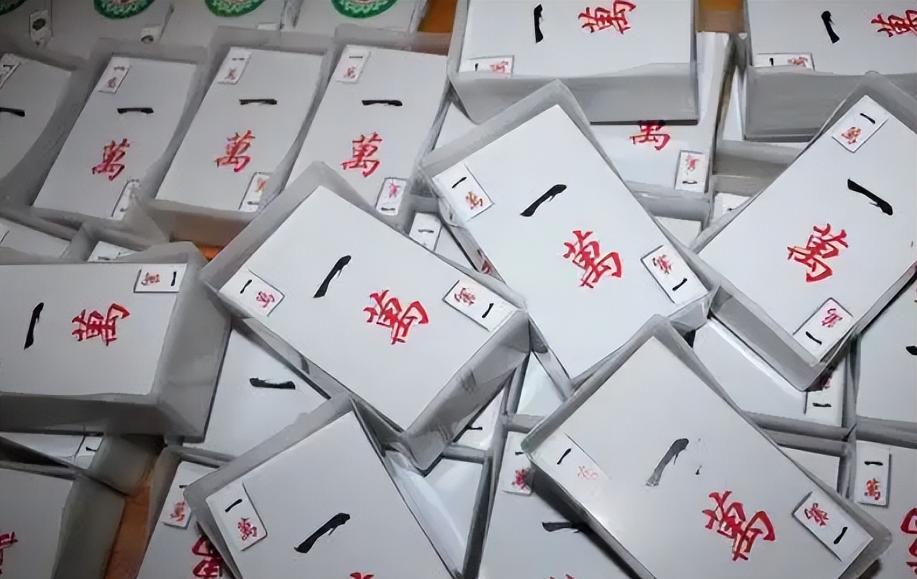 小伙经营麻将馆自己发明纸牌,小伙发明纸牌麻将