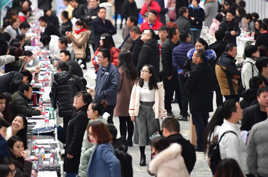 分析我国产业转移带来的就业形势,中国如何面对中低端制造业转移