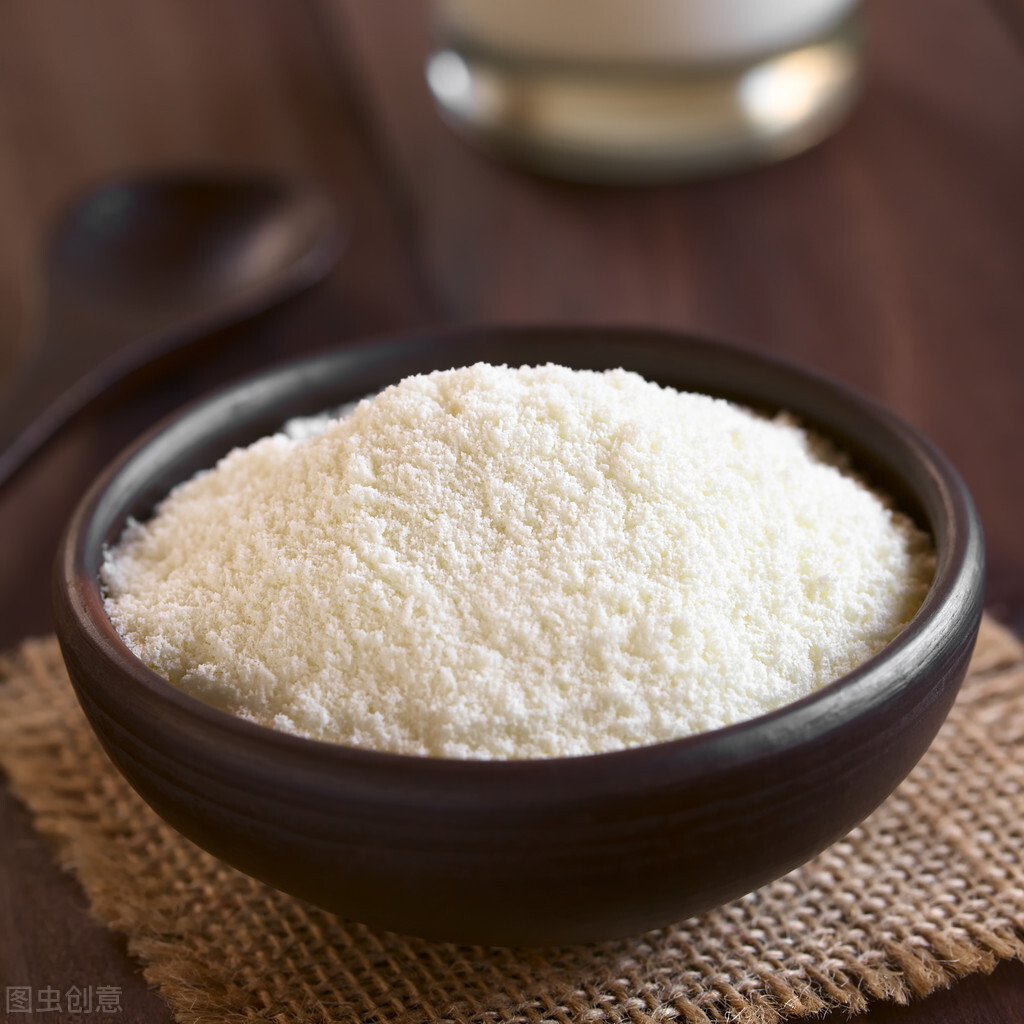 奶粉上贴保险标签,奶粉盖上印记