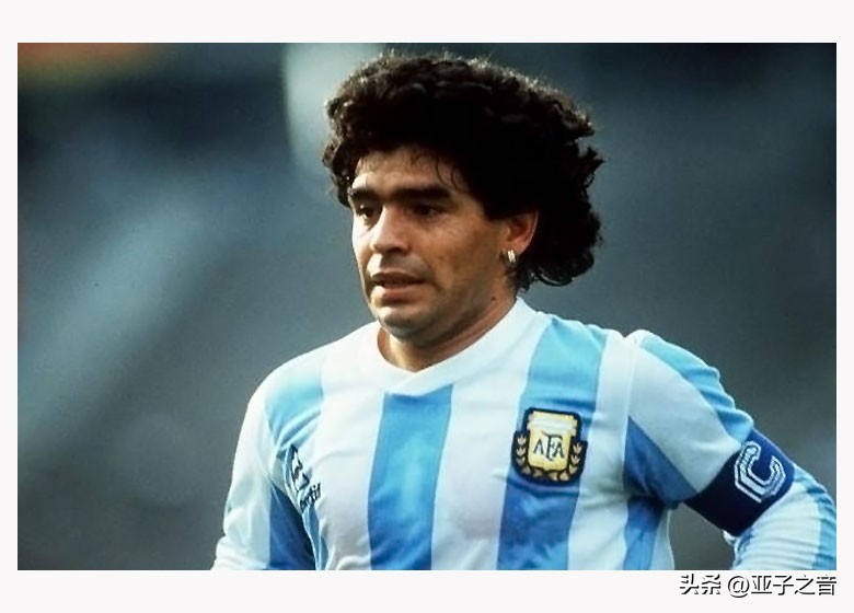 梅西与c罗历史巅峰对决全程,球王梅西颁奖