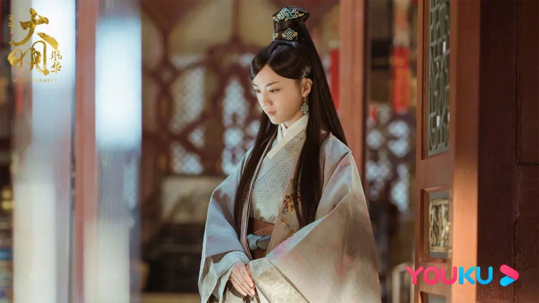 离开《色·戒》的汤唯，又演了*欲情**戏