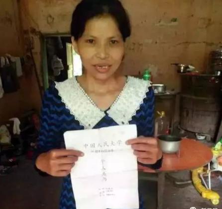 刘强东师妹伍继红为什么成低保户,刘强东和章泽天是原配吗